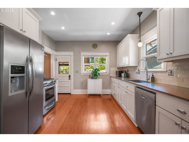 1541 Ne 49TH Ave, Portland, OR 97213