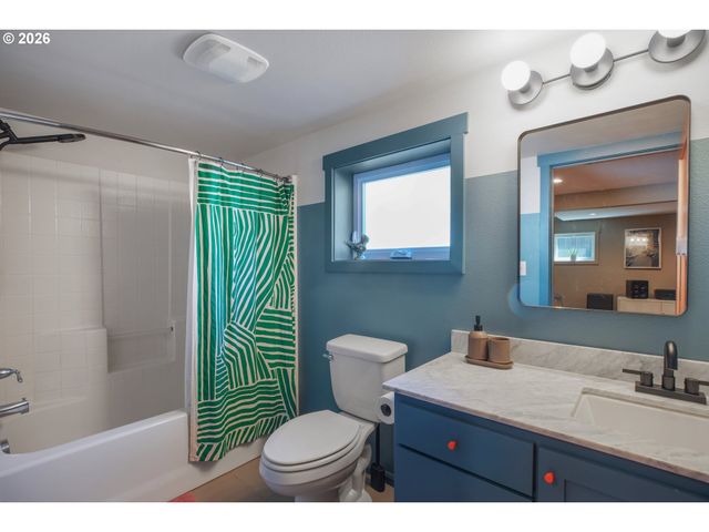 1541 Ne 49TH Ave, Portland, OR 97213