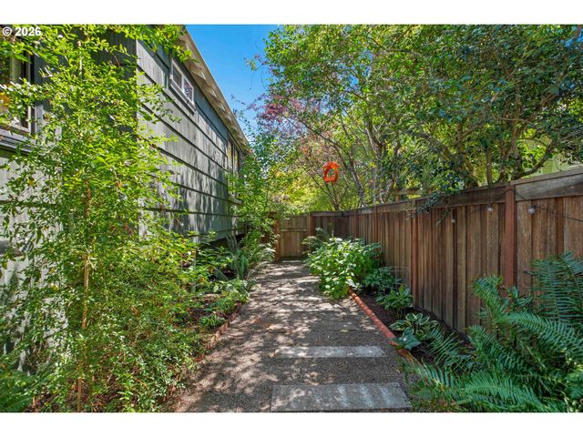1541 Ne 49TH Ave, Portland, OR 97213