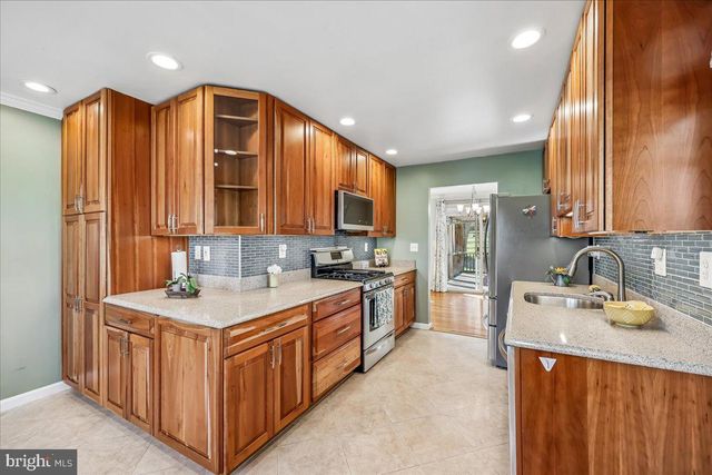 823 DIAMOND DR, Gaithersburg, MD 20878