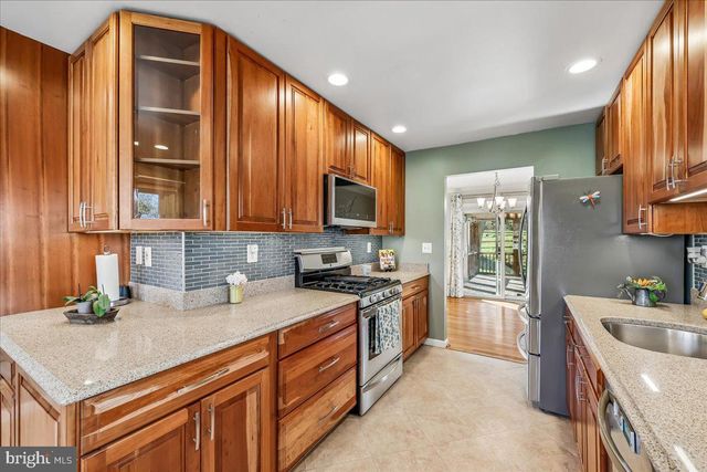 823 DIAMOND DR, Gaithersburg, MD 20878