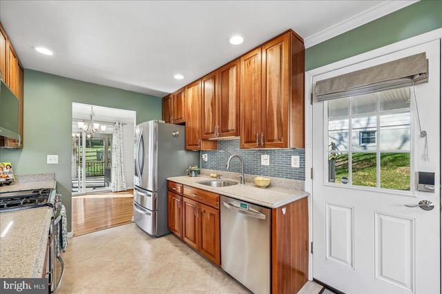 823 DIAMOND DR, Gaithersburg, MD 20878