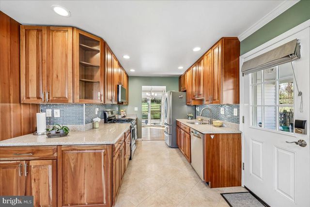 823 DIAMOND DR, Gaithersburg, MD 20878