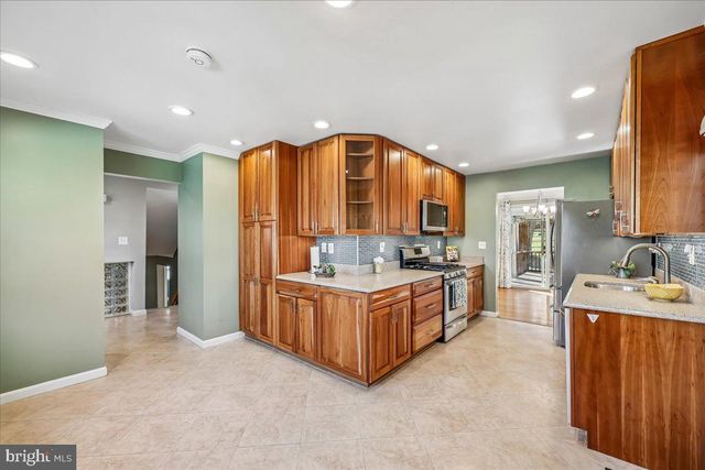 823 DIAMOND DR, Gaithersburg, MD 20878