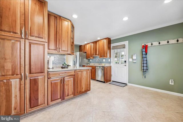 823 DIAMOND DR, Gaithersburg, MD 20878