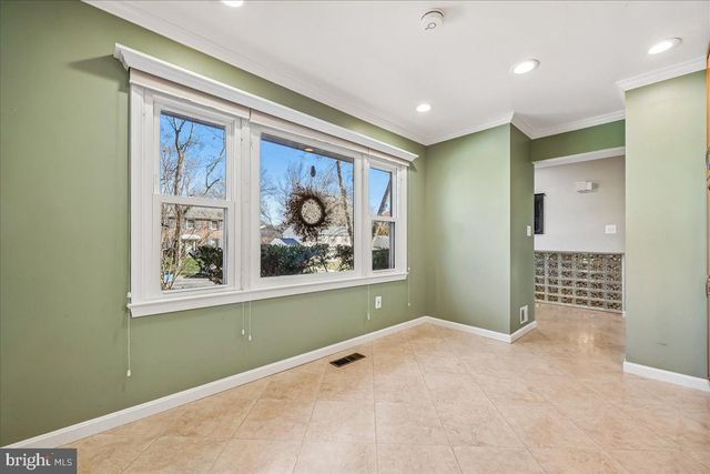 823 DIAMOND DR, Gaithersburg, MD 20878