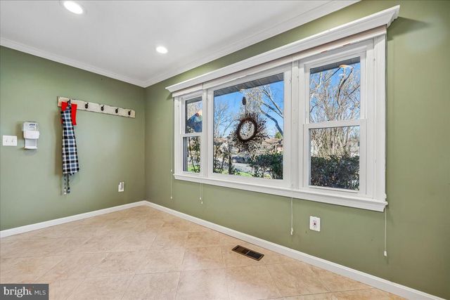 823 DIAMOND DR, Gaithersburg, MD 20878