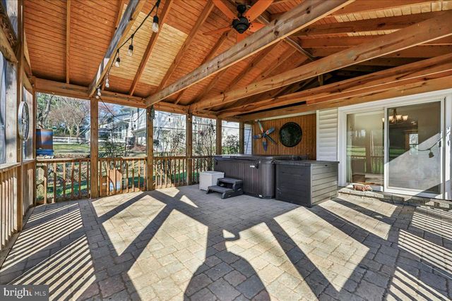 823 DIAMOND DR, Gaithersburg, MD 20878