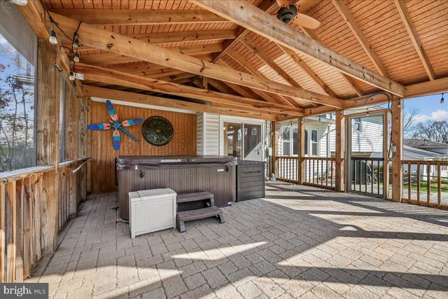 823 DIAMOND DR, Gaithersburg, MD 20878