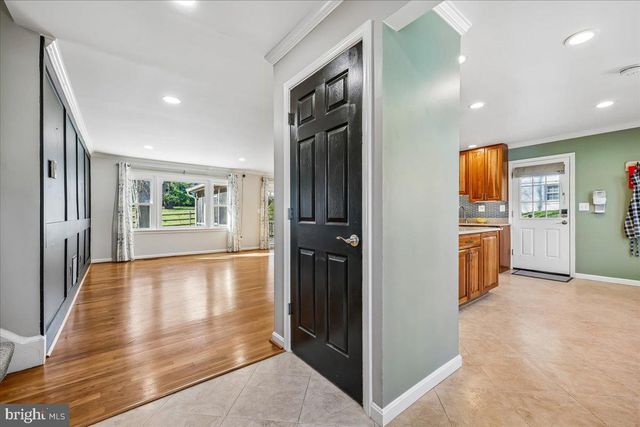 823 DIAMOND DR, Gaithersburg, MD 20878