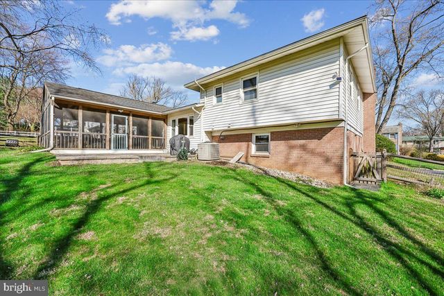 823 DIAMOND DR, Gaithersburg, MD 20878