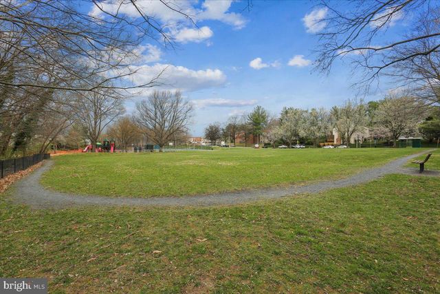 823 DIAMOND DR, Gaithersburg, MD 20878