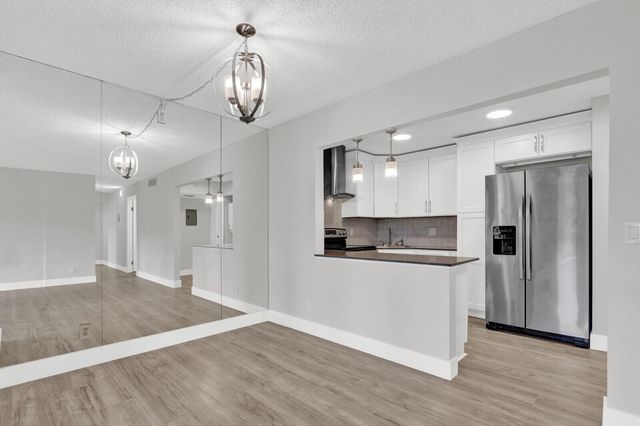 715 Sunny Pine Way B1, Greenacres, FL 33415