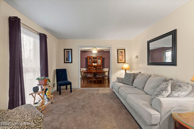 4902 Simpson Dr, Louisville, KY 40218