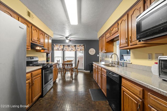 4902 Simpson Dr, Louisville, KY 40218