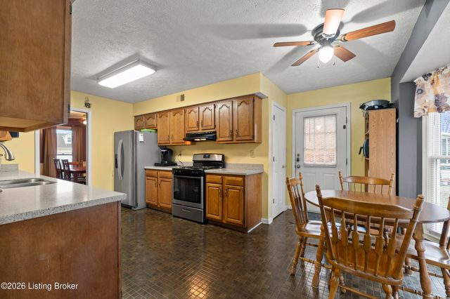 4902 Simpson Dr, Louisville, KY 40218