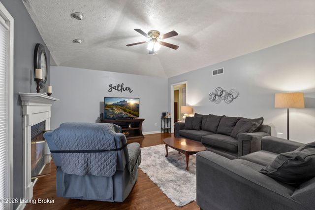 4902 Simpson Dr, Louisville, KY 40218