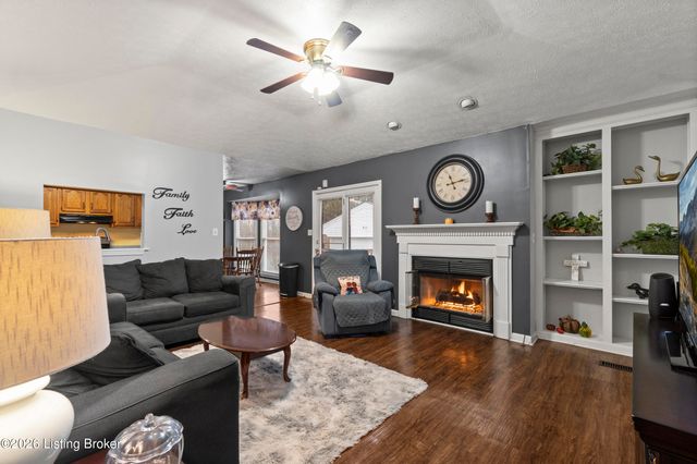 4902 Simpson Dr, Louisville, KY 40218