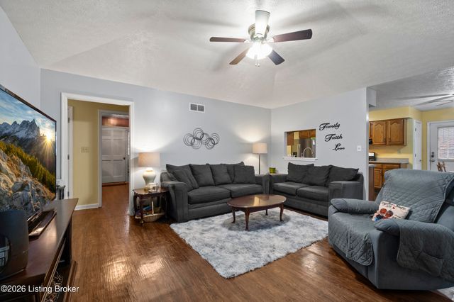 4902 Simpson Dr, Louisville, KY 40218