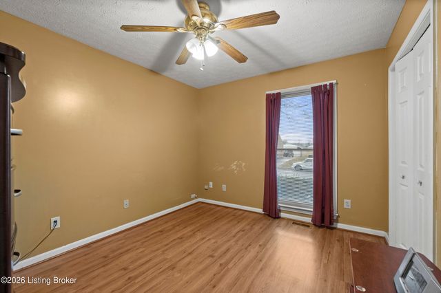 4902 Simpson Dr, Louisville, KY 40218