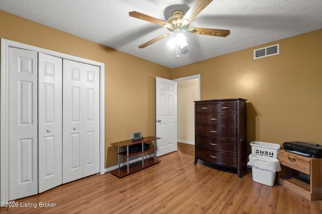 4902 Simpson Dr, Louisville, KY 40218