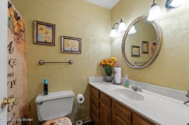 4902 Simpson Dr, Louisville, KY 40218