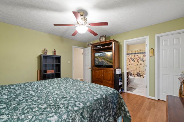 4902 Simpson Dr, Louisville, KY 40218