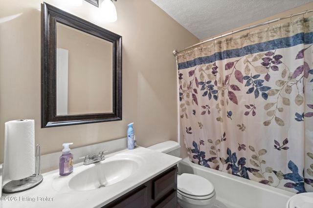 4902 Simpson Dr, Louisville, KY 40218