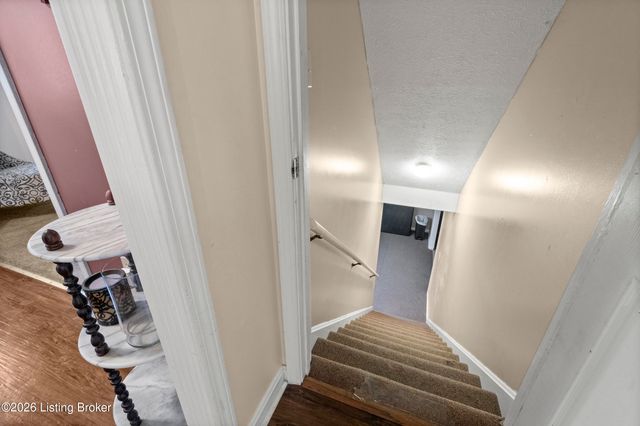 4902 Simpson Dr, Louisville, KY 40218