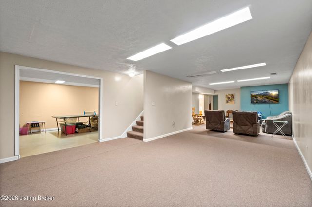 4902 Simpson Dr, Louisville, KY 40218