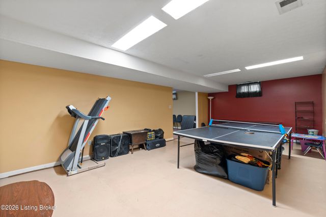 4902 Simpson Dr, Louisville, KY 40218