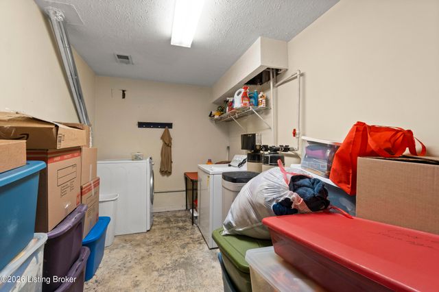 4902 Simpson Dr, Louisville, KY 40218