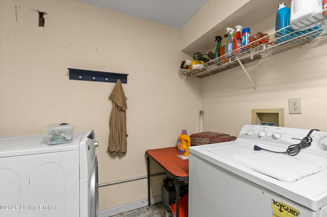 4902 Simpson Dr, Louisville, KY 40218