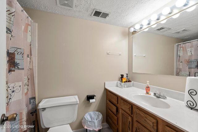 4902 Simpson Dr, Louisville, KY 40218