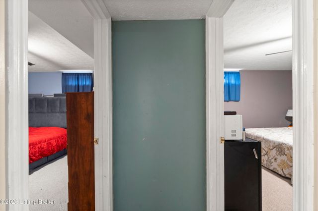 4902 Simpson Dr, Louisville, KY 40218