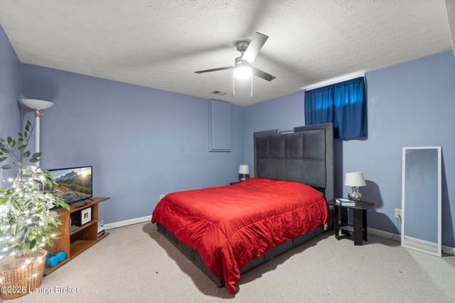 4902 Simpson Dr, Louisville, KY 40218