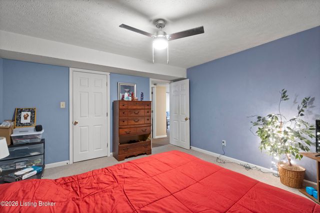 4902 Simpson Dr, Louisville, KY 40218