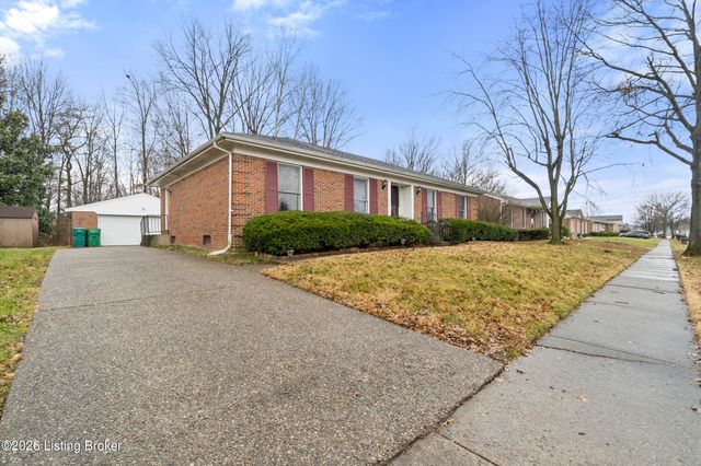 4902 Simpson Dr, Louisville, KY 40218