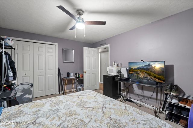 4902 Simpson Dr, Louisville, KY 40218