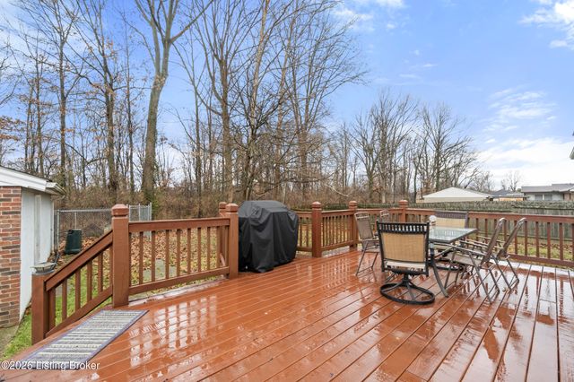 4902 Simpson Dr, Louisville, KY 40218