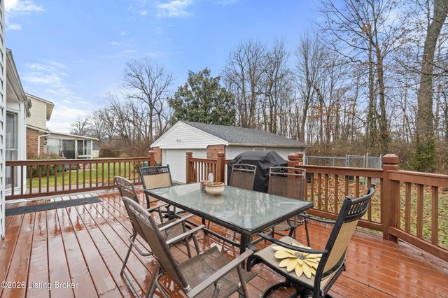 4902 Simpson Dr, Louisville, KY 40218