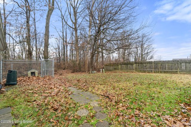 4902 Simpson Dr, Louisville, KY 40218