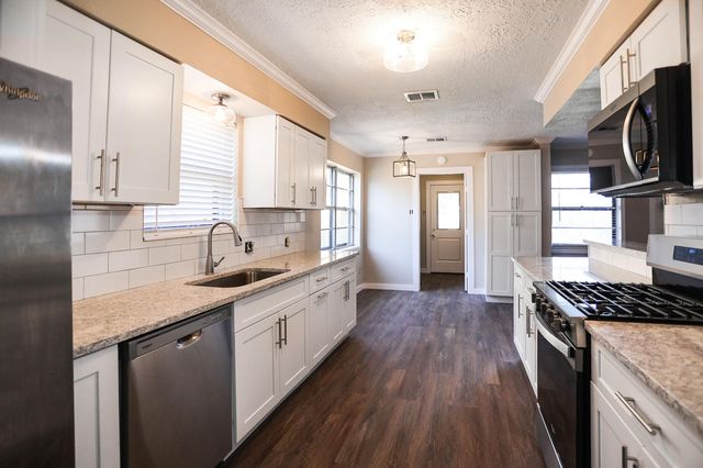 502 Rosewood Drive, Shenandoah, TX 77381