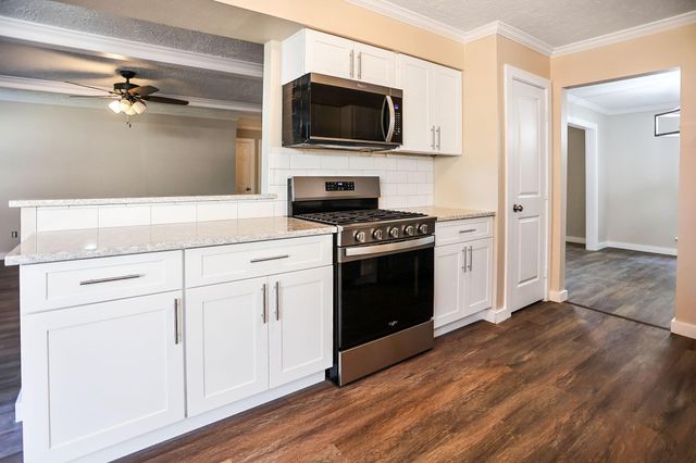 502 Rosewood Drive, Shenandoah, TX 77381