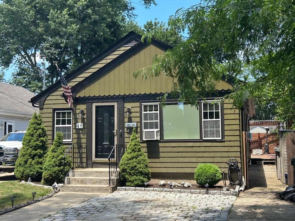 47 Naples Ave, Providence, RI 02908