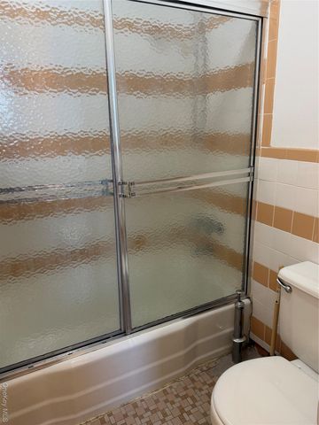 241-20 Northern Boulevard 4A, Douglaston, NY 11362