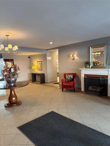 241-20 Northern Boulevard 4A, Douglaston, NY 11362