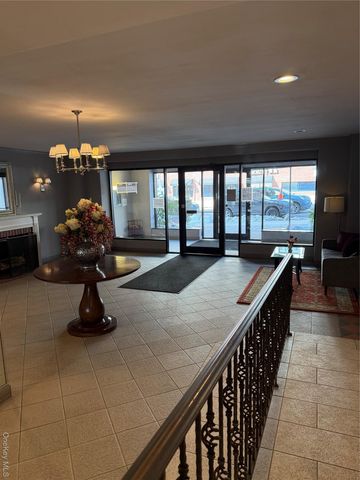 241-20 Northern Boulevard 4A, Douglaston, NY 11362