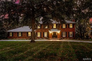 6 Chippenham Lane, Chesterfield, MO 63005