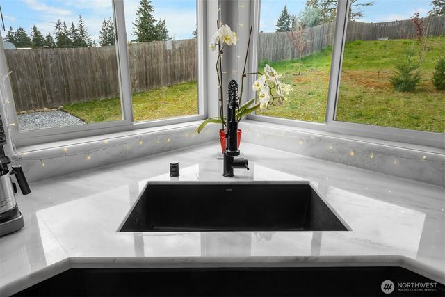 104 Lillian Lane SE, Rainier, WA 98576